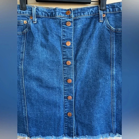 Gap Denim 5 Pocket Button Front Medium Indigo Wash Skirt - Size 34 - Picture 4 of 8